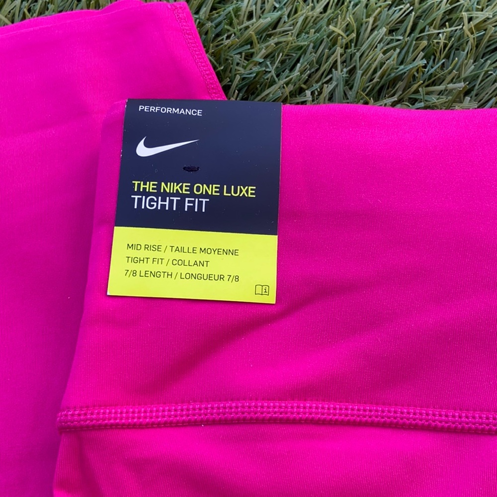 Nike One Luxe Mid Rise 7/8 Pocket Leggings - Picture 9 of 9